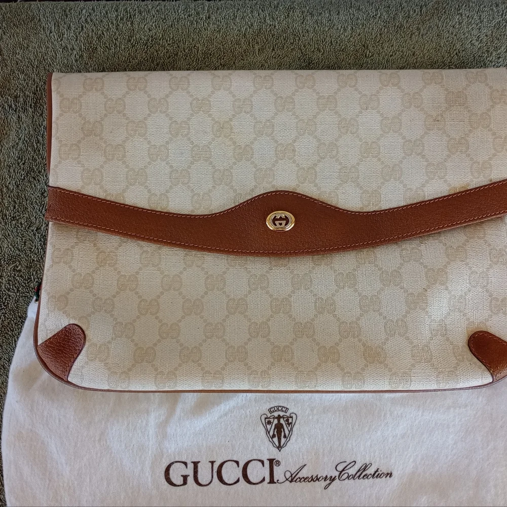 GUCCI PVC GG Supreme Clutch - Cream w/ Tan Leather - Picture 3 of 16